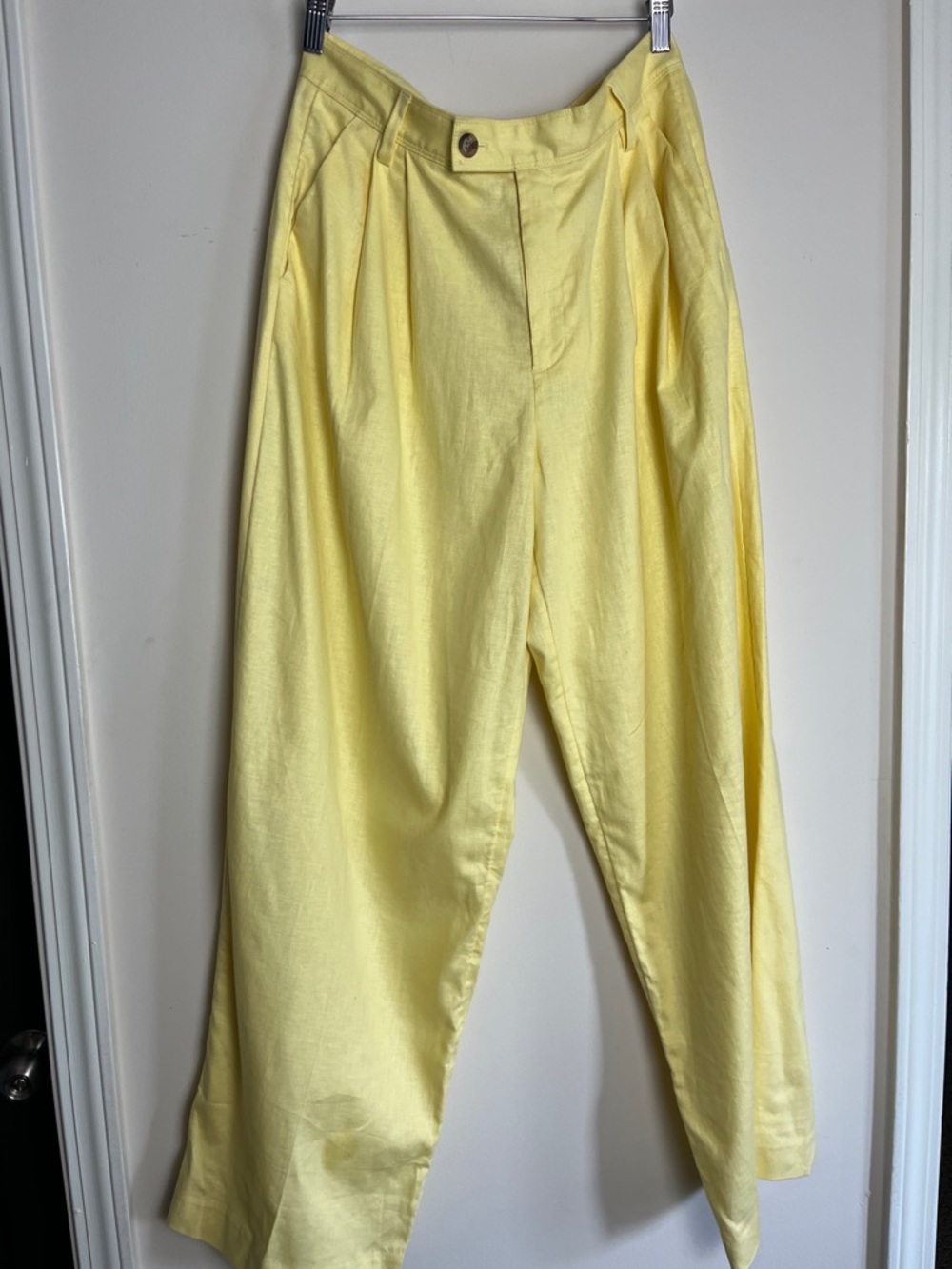 Women’s Relaxed Pleat Front linen/cotton Pants in Light Yellow